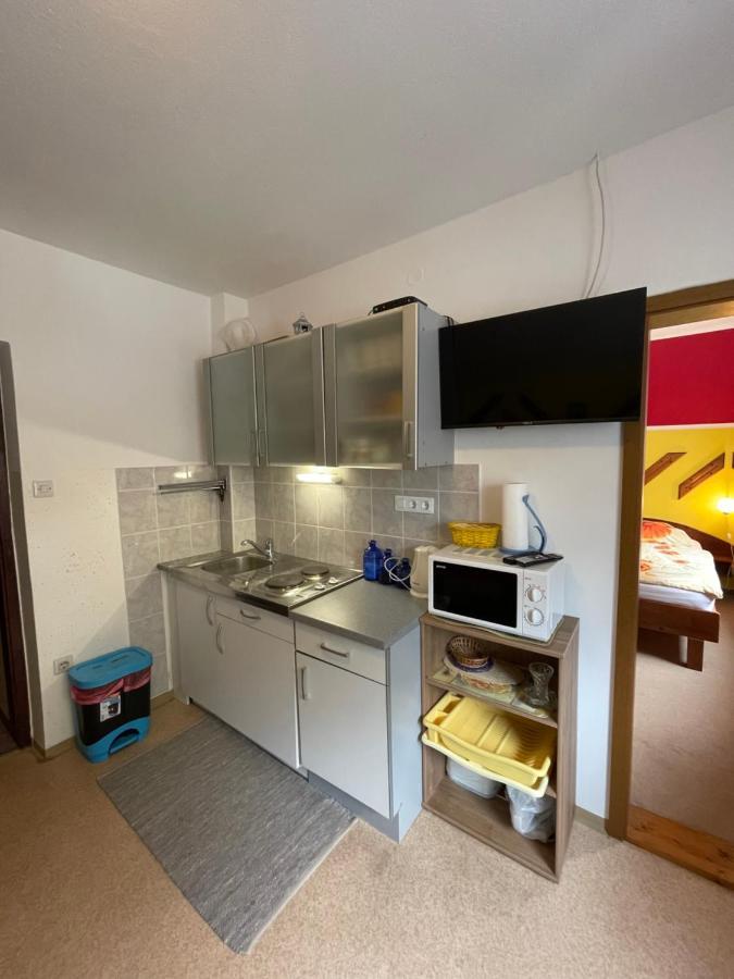 Apartments And Rooms Razen Бохин Екстериор снимка