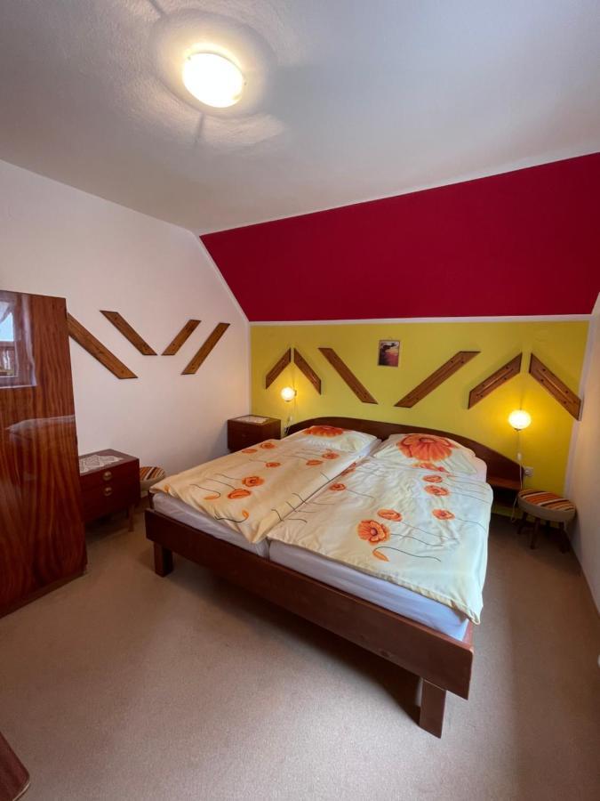 Apartments And Rooms Razen Бохин Екстериор снимка