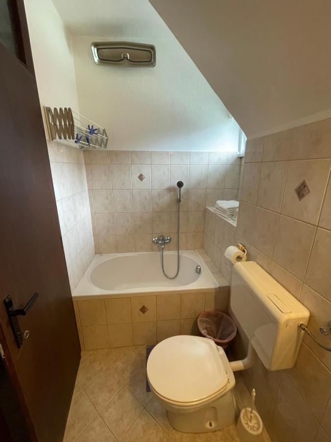 Apartments And Rooms Razen Бохин Екстериор снимка