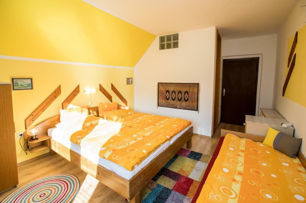 Apartments And Rooms Razen Бохин Екстериор снимка