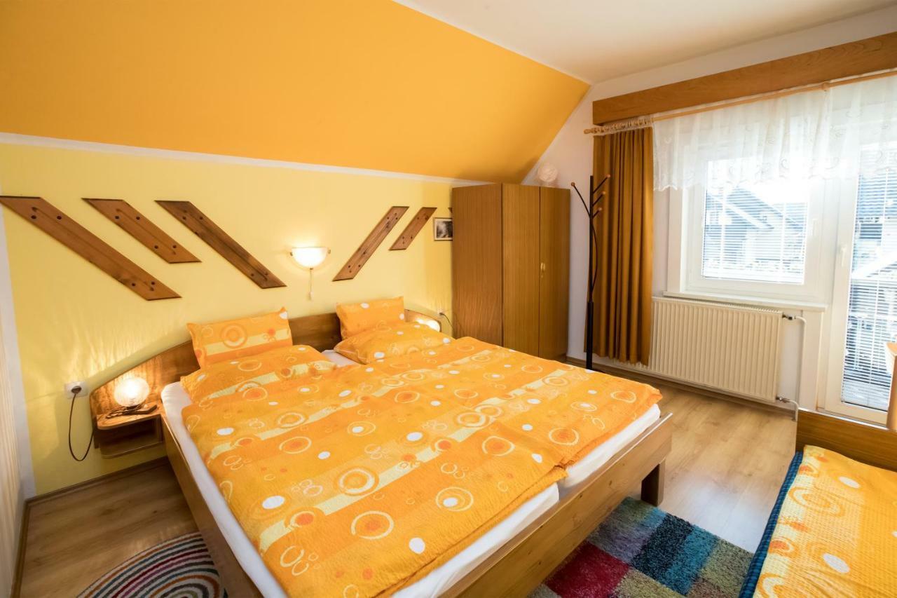 Apartments And Rooms Razen Бохин Екстериор снимка