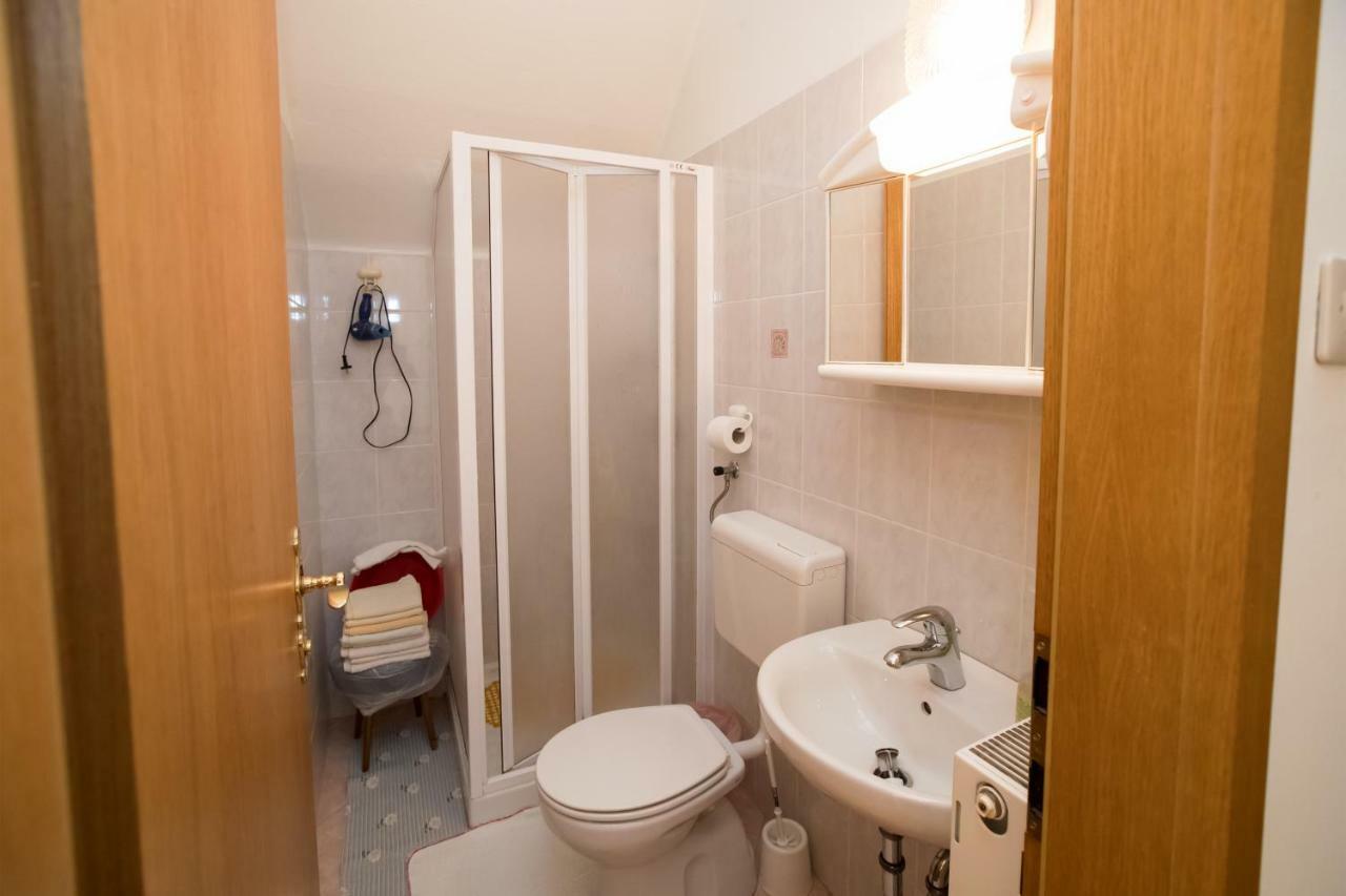 Apartments And Rooms Razen Бохин Екстериор снимка
