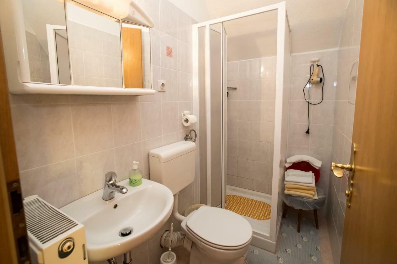 Apartments And Rooms Razen Бохин Екстериор снимка