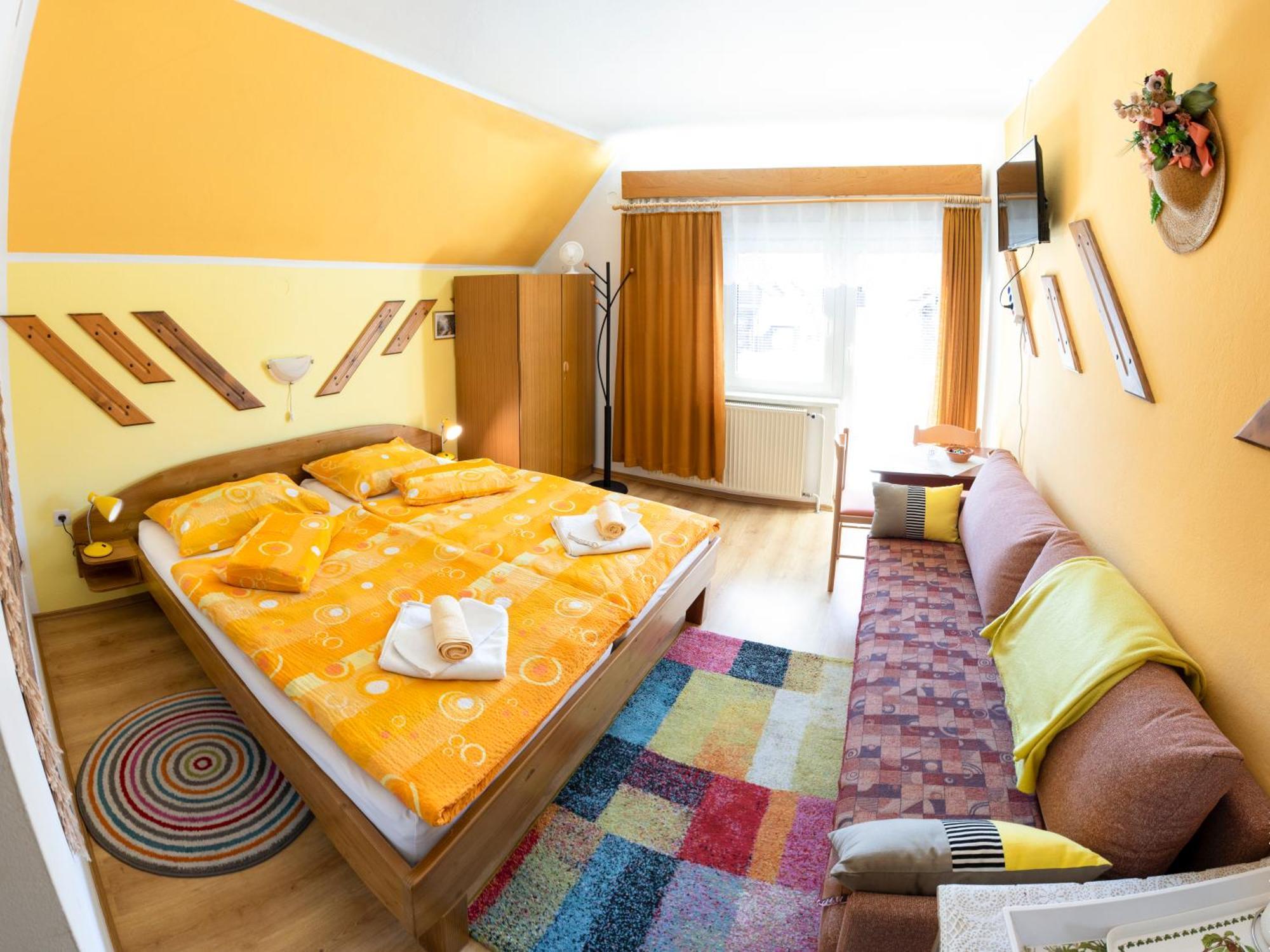 Apartments And Rooms Razen Бохин Екстериор снимка