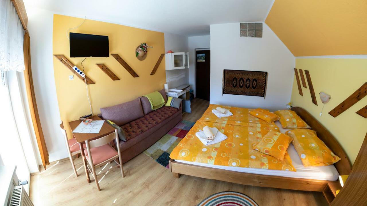 Apartments And Rooms Razen Бохин Екстериор снимка